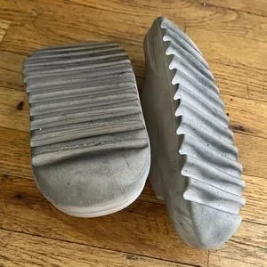Yeezy | Shoes | Gently Worn Yeezy Slides | Poshmark display picture 2